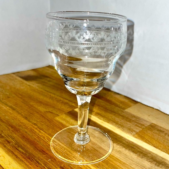 Etched Design Clear Glasses 4 1/4” Tall Wine After Dinner Drink Set of 6 - Picture 3 of 11